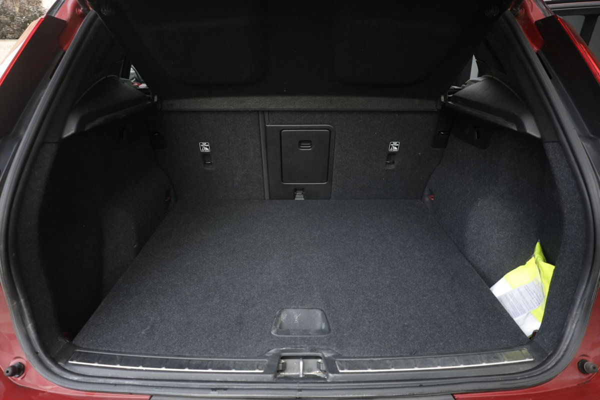 Volvo XC40 D3 AWD Geartronic R-design (19)