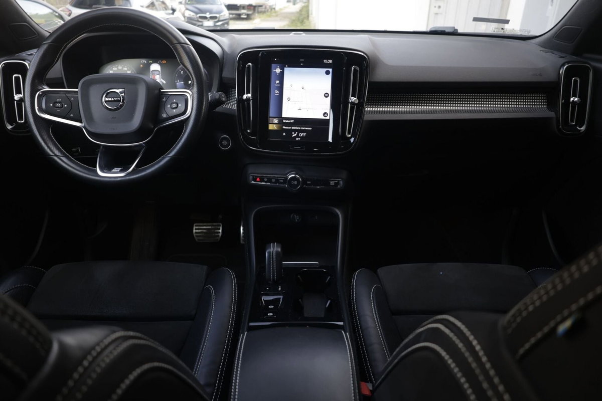 Volvo XC40 D3 AWD Geartronic R-design (2)