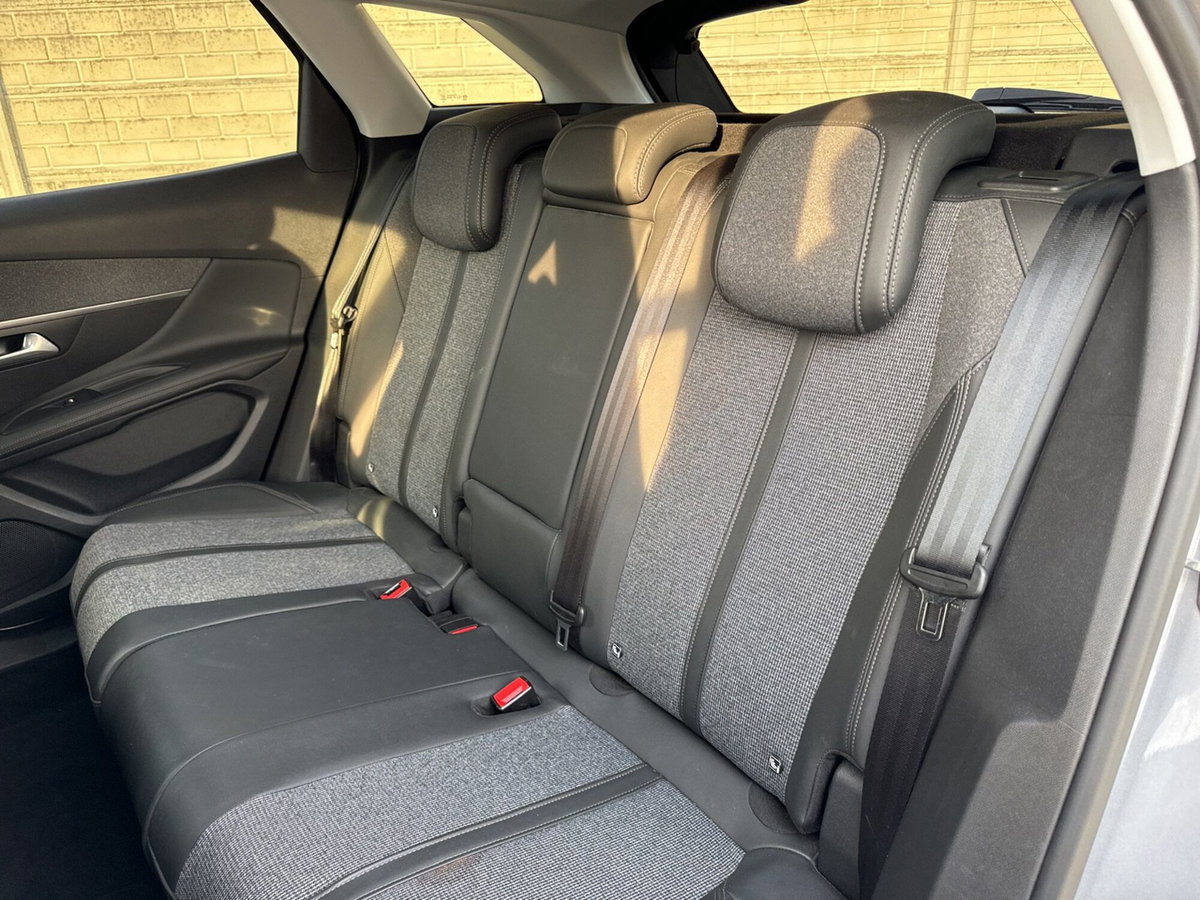 Peugeot 3008 BlueHDi 130 S&S EAT8 Allure Pack (13)