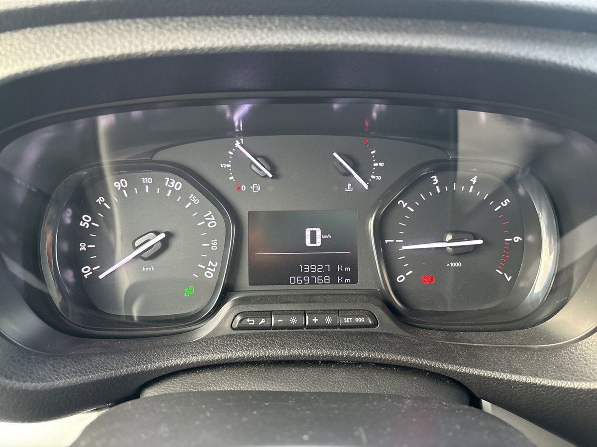 Peugeot Traveller BlueHDi 120 S&S Long Business (9)