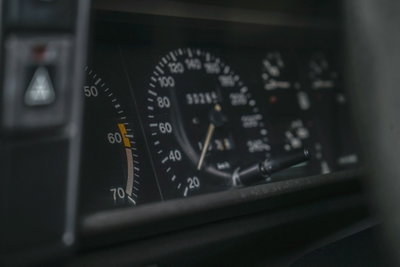 Alfa Romeo 75 2.0 (11)