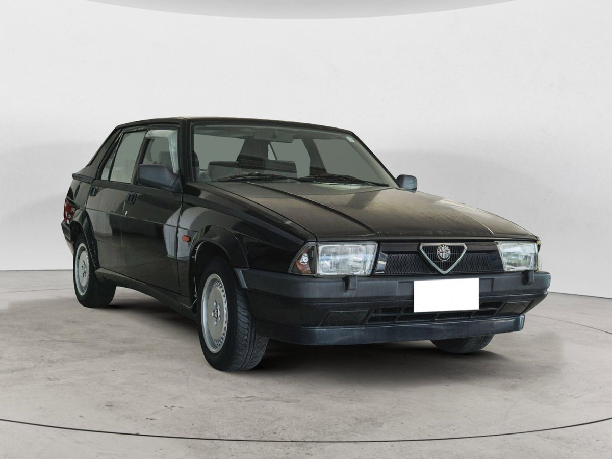 Alfa Romeo 75 2.0 (2)