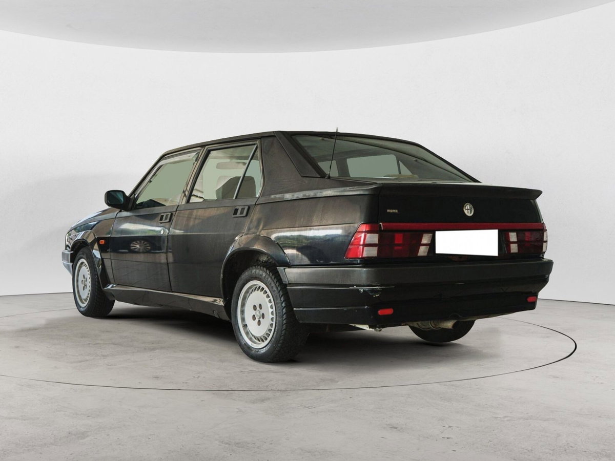 Alfa Romeo 75 2.0 (5)