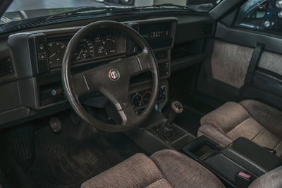 Alfa Romeo 75 2.0 (9)