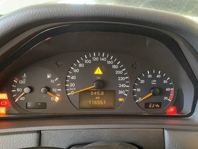 Mercedes-Benz Classe E 200 Kompressor cat Classic (15)