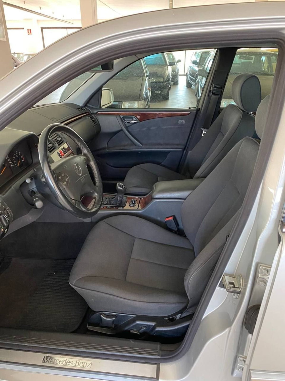 Mercedes-Benz Classe E 200 Kompressor cat Classic (18)