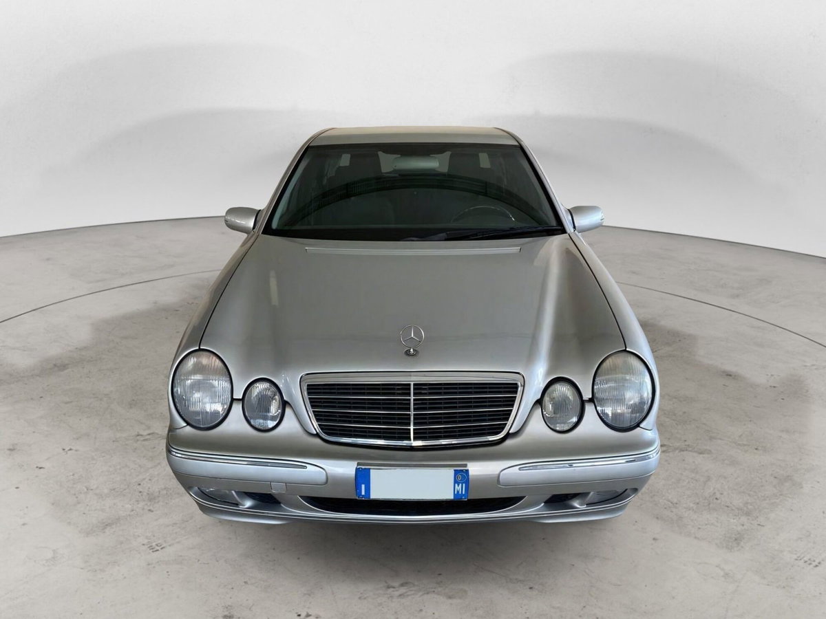 Mercedes-Benz Classe E 200 Kompressor cat Classic (2)
