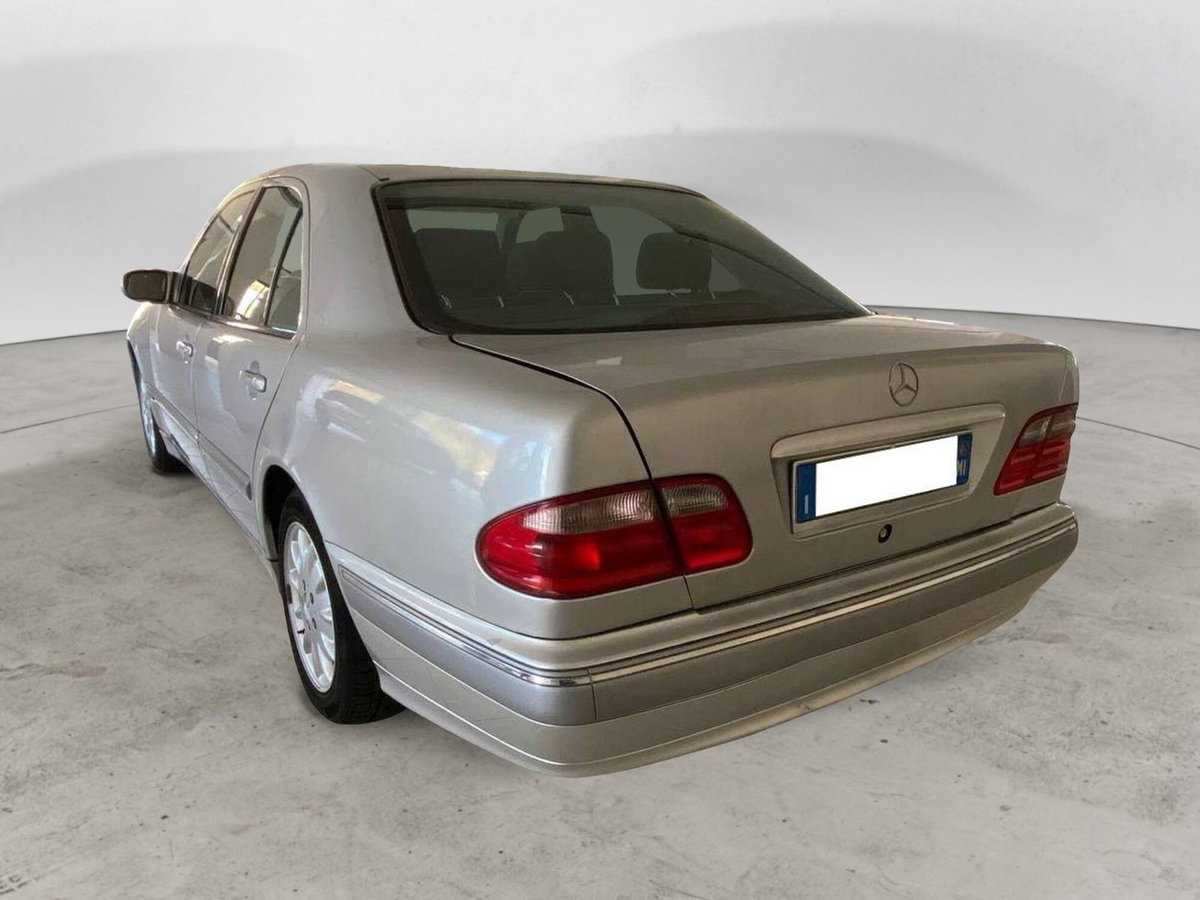 Mercedes-Benz Classe E 200 Kompressor cat Classic (4)