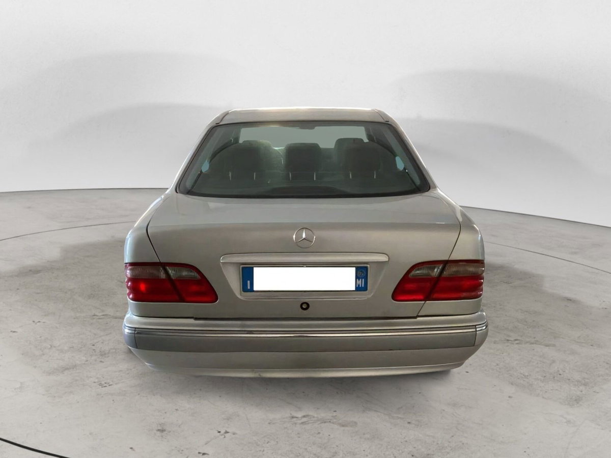 Mercedes-Benz Classe E 200 Kompressor cat Classic (5)