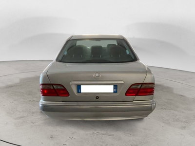 Mercedes-Benz Classe E 200 Kompressor cat Classic (5)