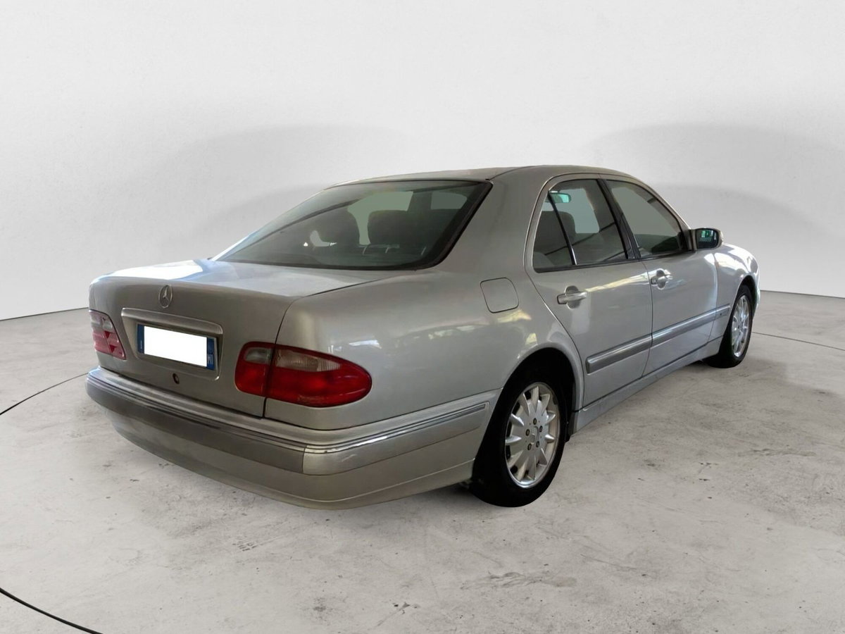 Mercedes-Benz Classe E 200 Kompressor cat Classic (6)