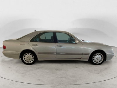 Mercedes-Benz Classe E 200 Kompressor cat Classic (7)