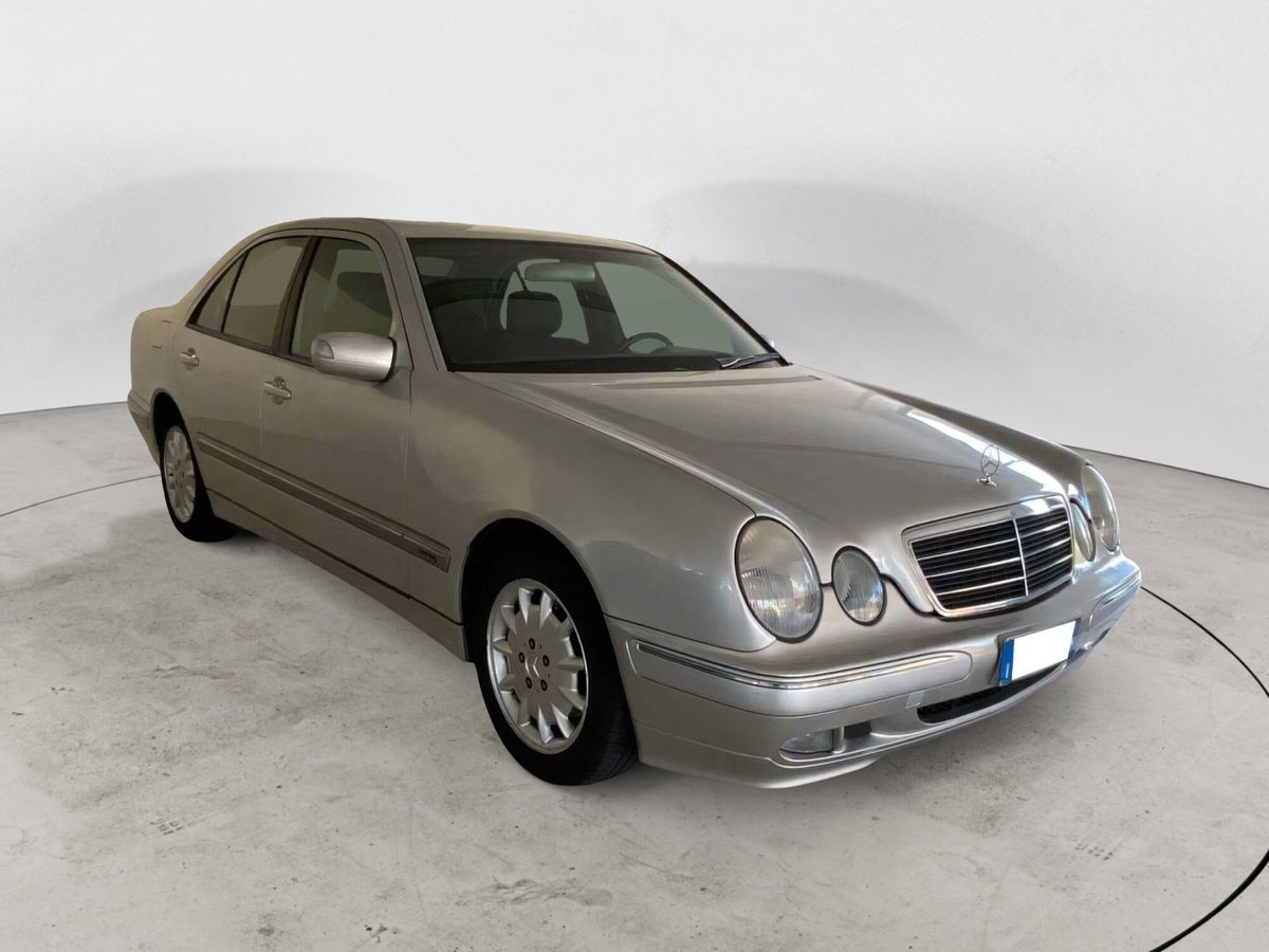 Mercedes-Benz Classe E 200 Kompressor cat Classic (8)