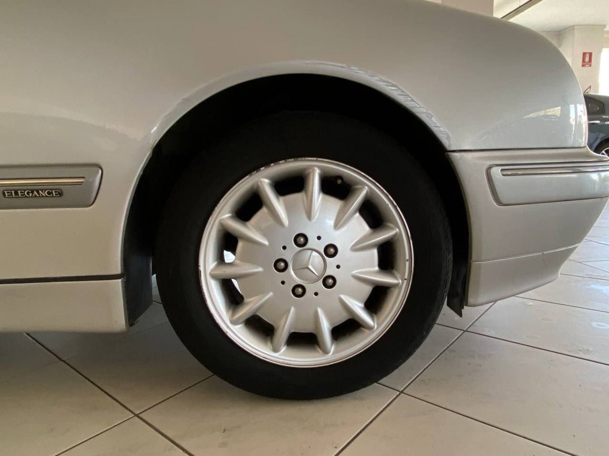 Mercedes-Benz Classe E 200 Kompressor cat Classic (9)