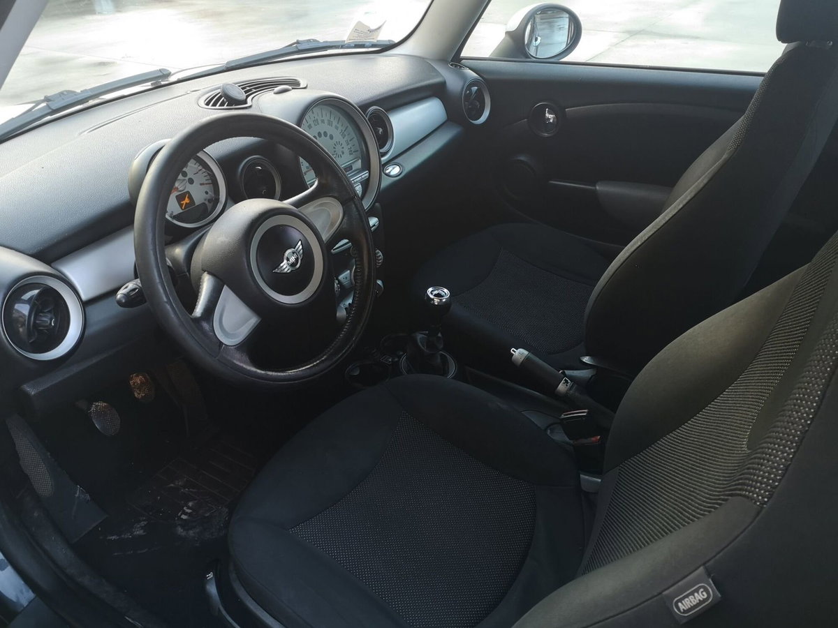 MINI Mini 1.6 16V Cooper (5)
