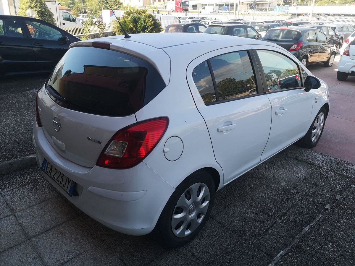 Opel Corsa 1.3 CDTI 75CV 5 porte Club (3)