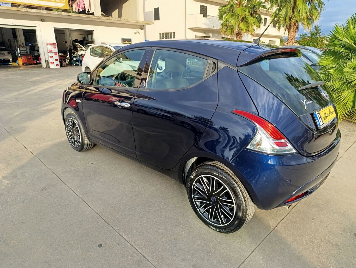 Lancia Ypsilon 1.2 69 CV 5 porte GPL Ecochic Gold (3)