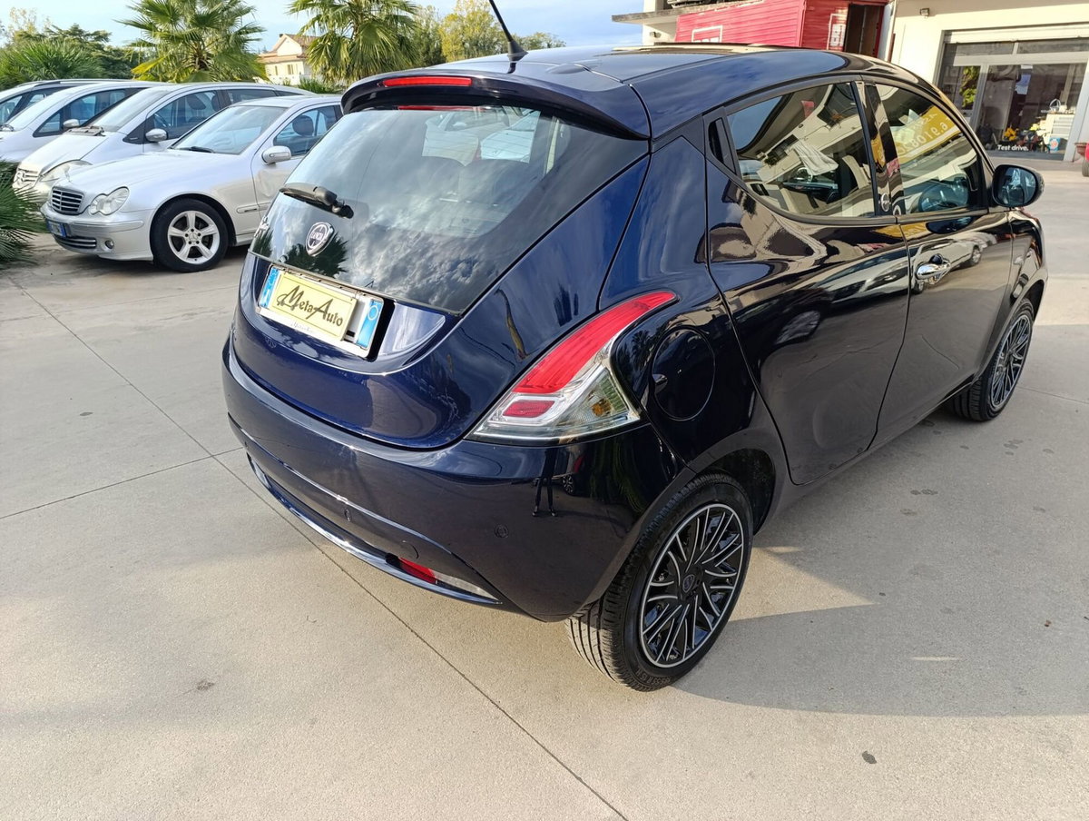 Lancia Ypsilon 1.2 69 CV 5 porte GPL Ecochic Gold (4)