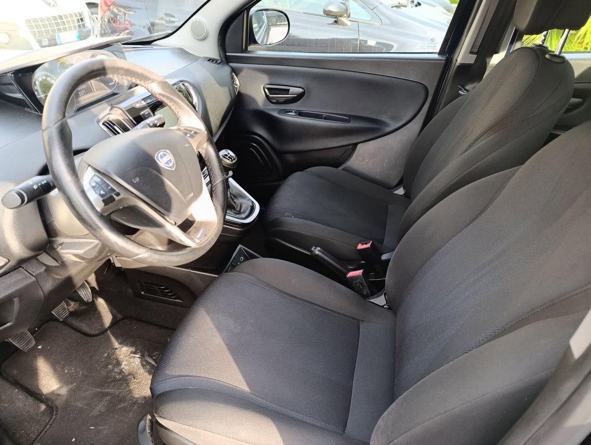 Lancia Ypsilon 1.2 69 CV 5 porte GPL Ecochic Gold (5)
