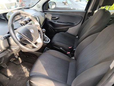 Lancia Ypsilon 1.2 69 CV 5 porte GPL Ecochic Gold (5)