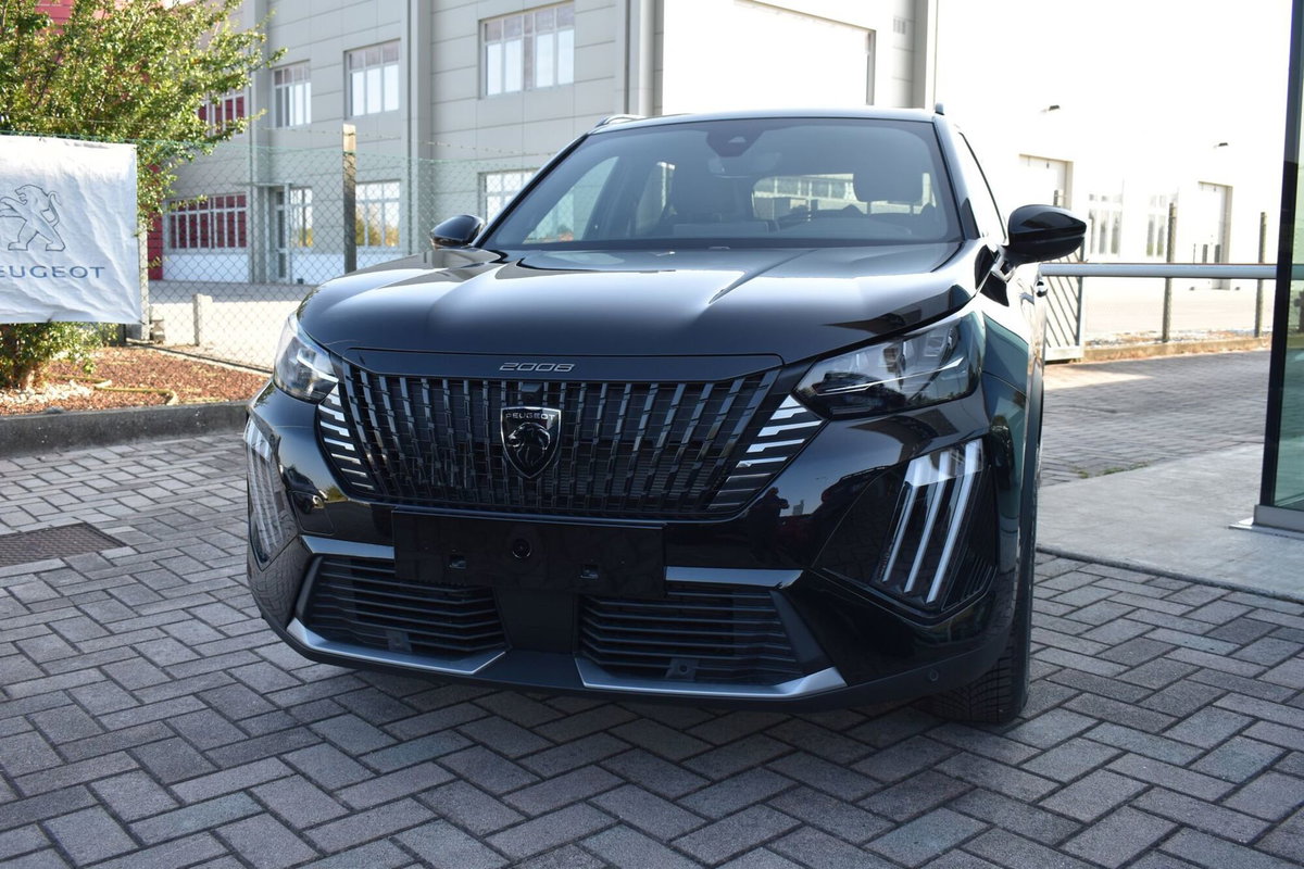 Peugeot 2008 1.2 puretech Allure s&s 100cv (3)