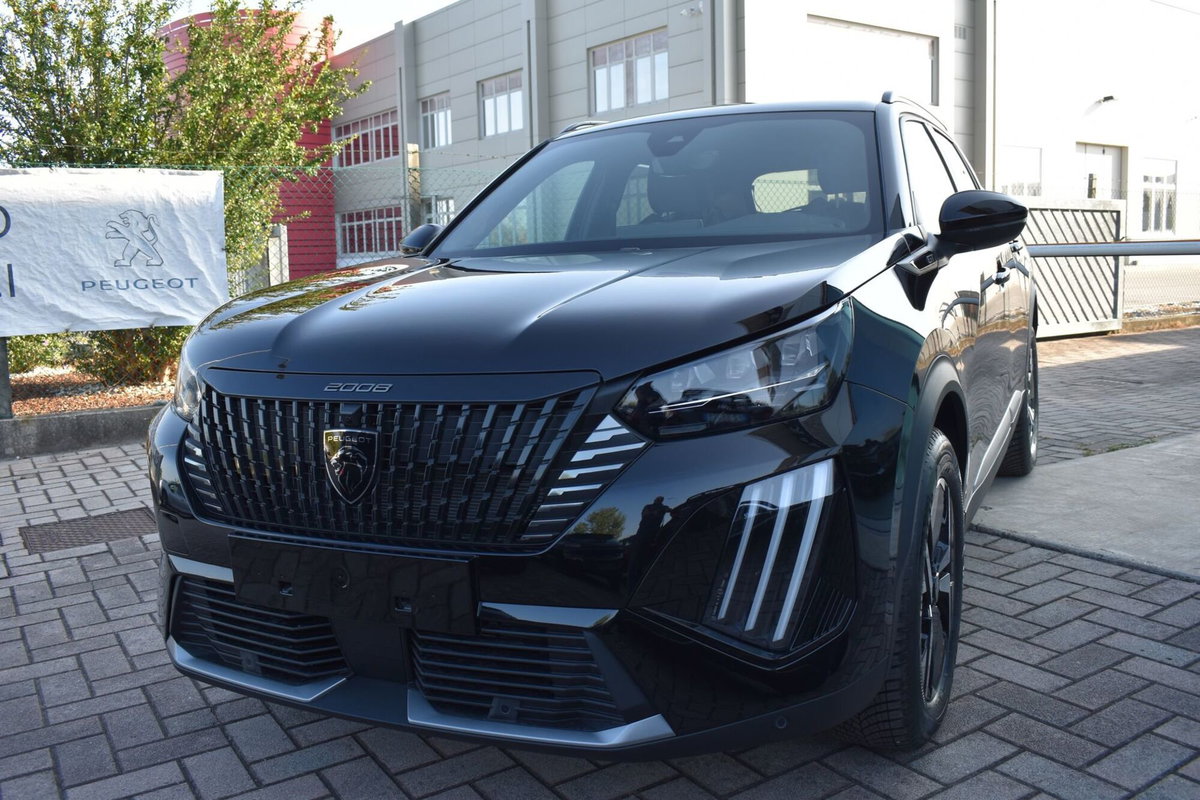 Peugeot 2008 1.2 puretech Allure s&s 100cv (4)