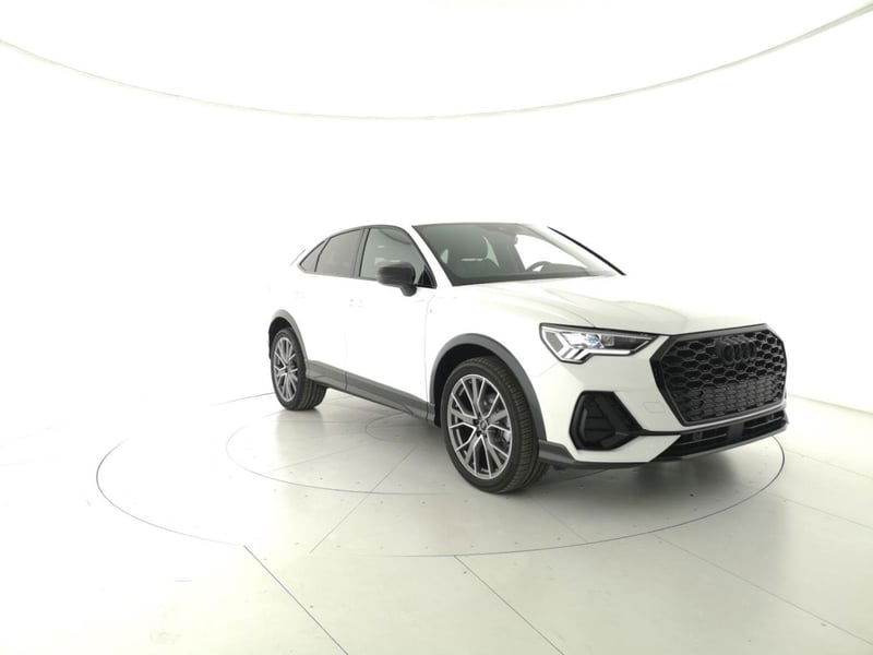 Audi Q3 Sportback 35 2.0 tdi Identity Black s-tronic