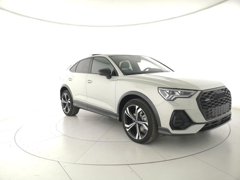 Audi Q3 Sportback 40 2.0 tdi Identity Black quattro 193cv s-tronic