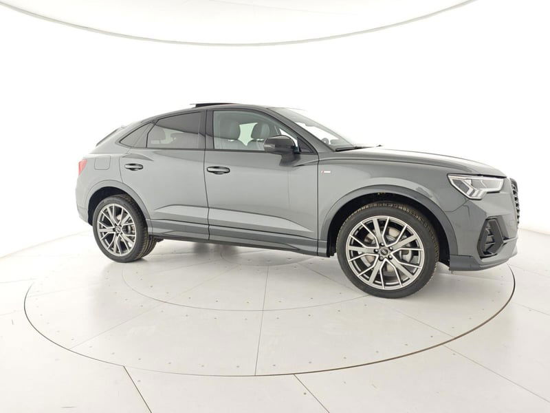 Audi Q3 Sportback 40 2.0 tdi Identity Black quattro 193cv s-tronic