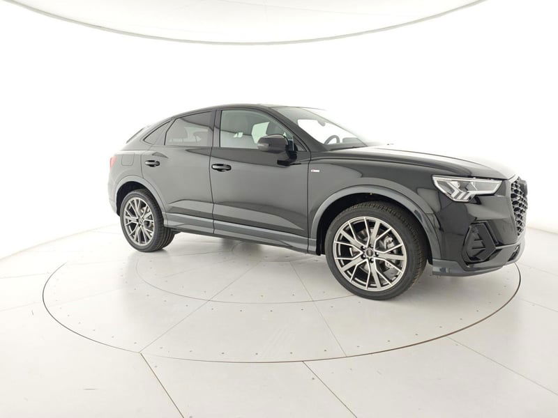Audi Q3 Sportback 40 2.0 tdi Identity Black quattro 193cv s-tronic