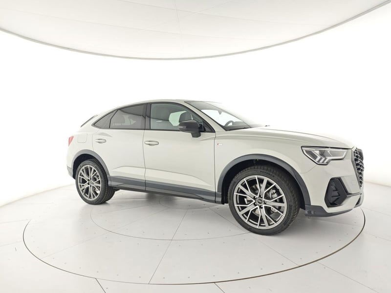Audi Q3 Sportback 40 2.0 tdi Identity Black quattro 193cv s-tronic