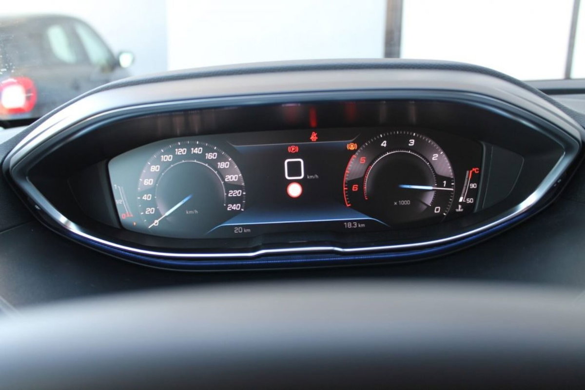 Peugeot 3008 BlueHDi 130 S&S Allure (13)