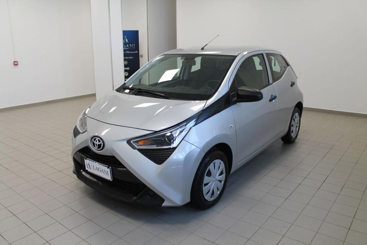 Toyota Aygo Connect 1.0 VVT-i 72 CV 5 porte x-play