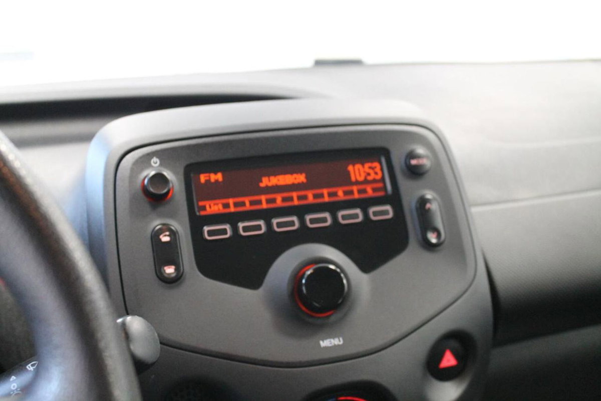 Toyota Aygo Connect 1.0 VVT-i 72 CV 5 porte x-play (10)