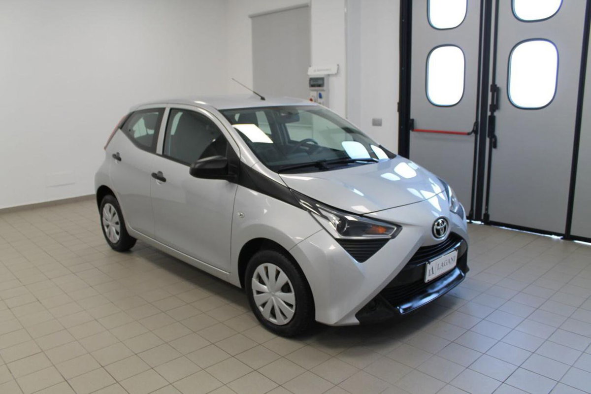 Toyota Aygo Connect 1.0 VVT-i 72 CV 5 porte x-play (3)