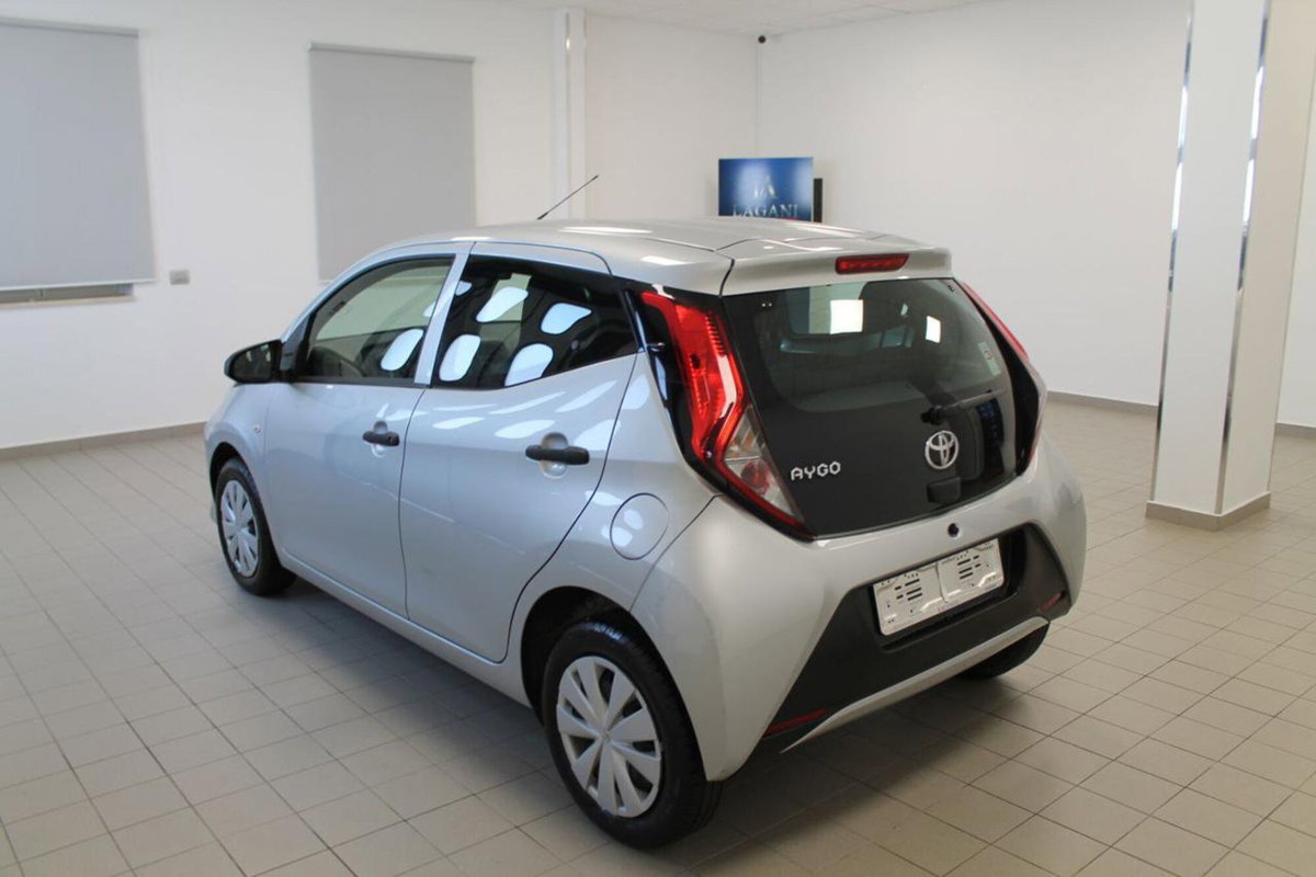 Toyota Aygo Connect 1.0 VVT-i 72 CV 5 porte x-play (6)