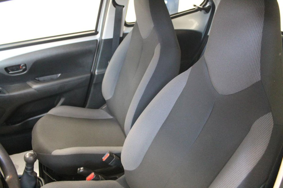 Toyota Aygo Connect 1.0 VVT-i 72 CV 5 porte x-play (8)