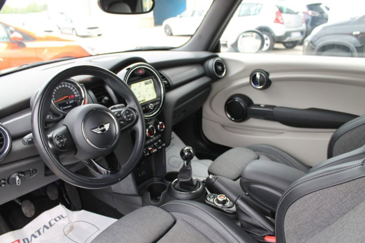 MINI Mini Cabrio 1.5 Cooper D Cabrio (13)