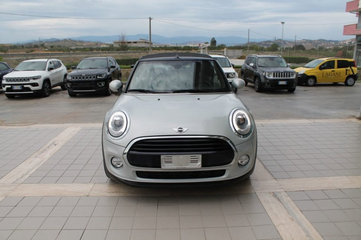 MINI Mini Cabrio 1.5 Cooper D Cabrio (2)