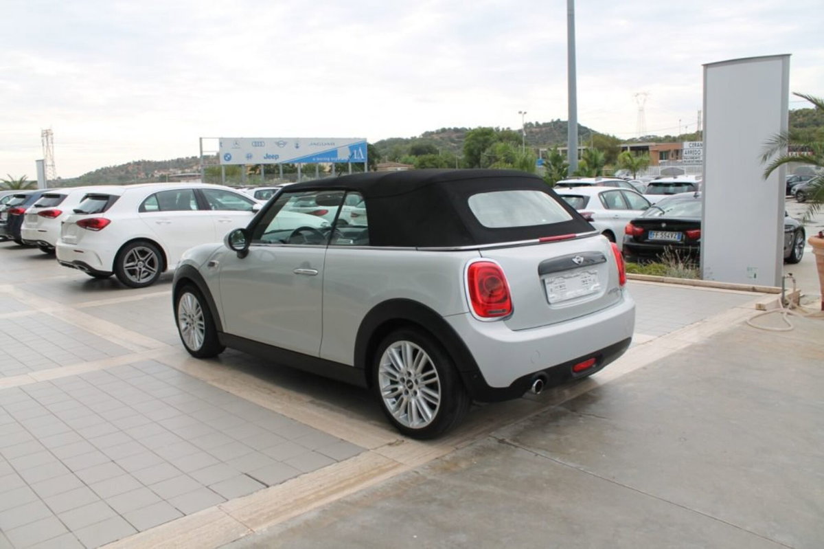 MINI Mini Cabrio 1.5 Cooper D Cabrio (6)