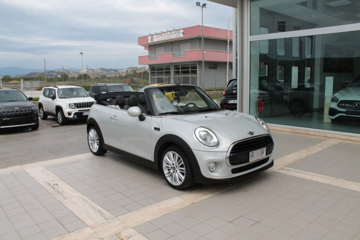 MINI Mini Cabrio 1.5 Cooper D Cabrio (9)