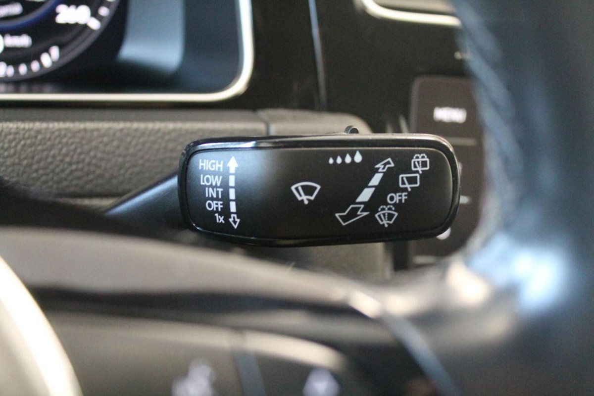 Volkswagen Golf Variant 2.0 TDI DSG Executive BlueMotion Tech. (14)