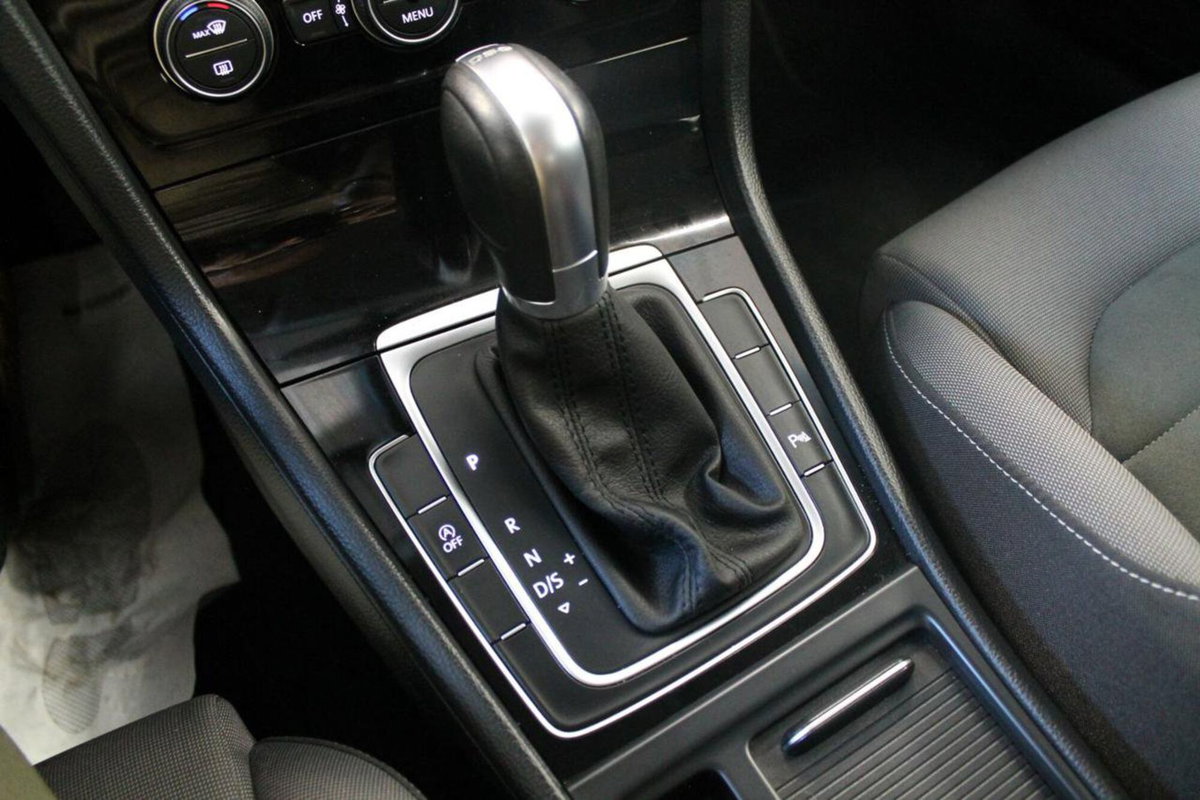 Volkswagen Golf Variant 2.0 TDI DSG Executive BlueMotion Tech. (15)