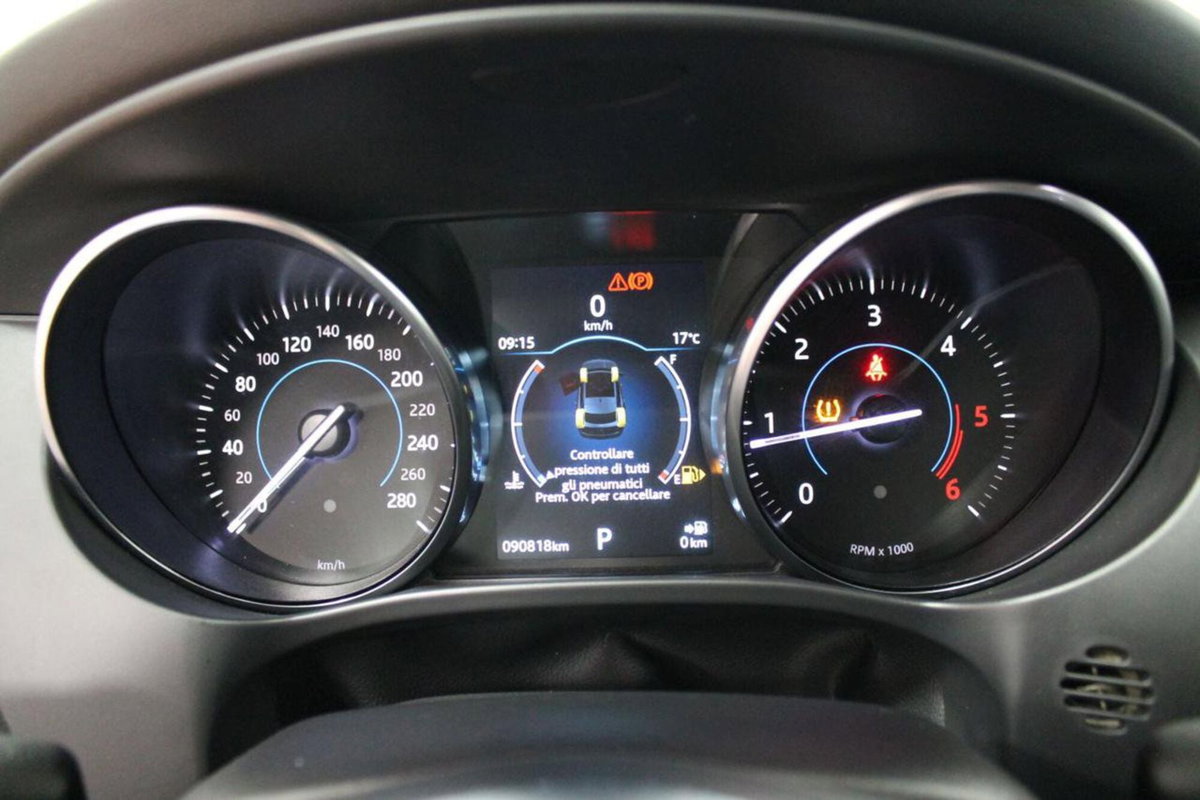 Jaguar F-Pace 2.0 D 180 CV AWD aut. Prestige (11)