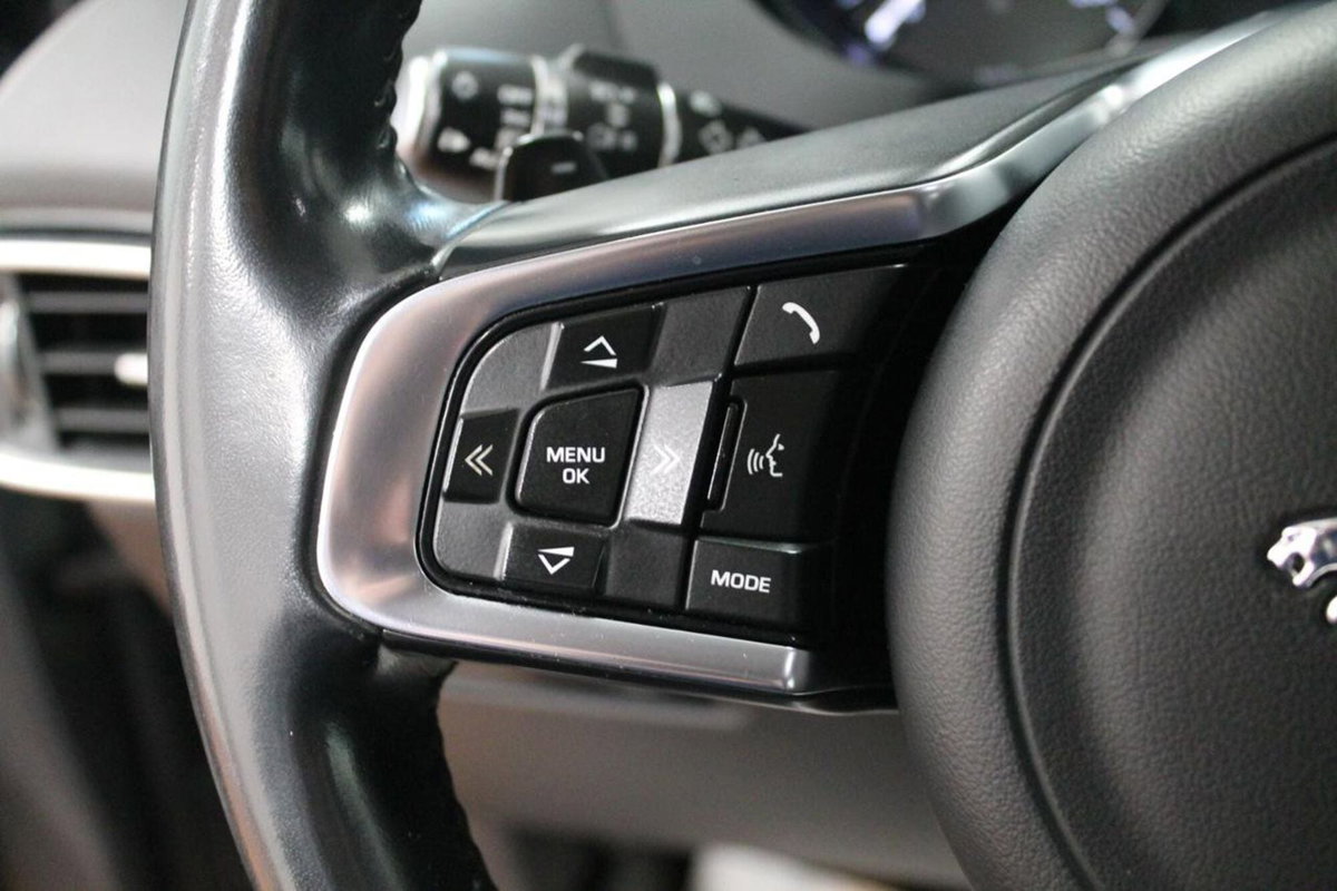 Jaguar F-Pace 2.0 D 180 CV AWD aut. Prestige (12)