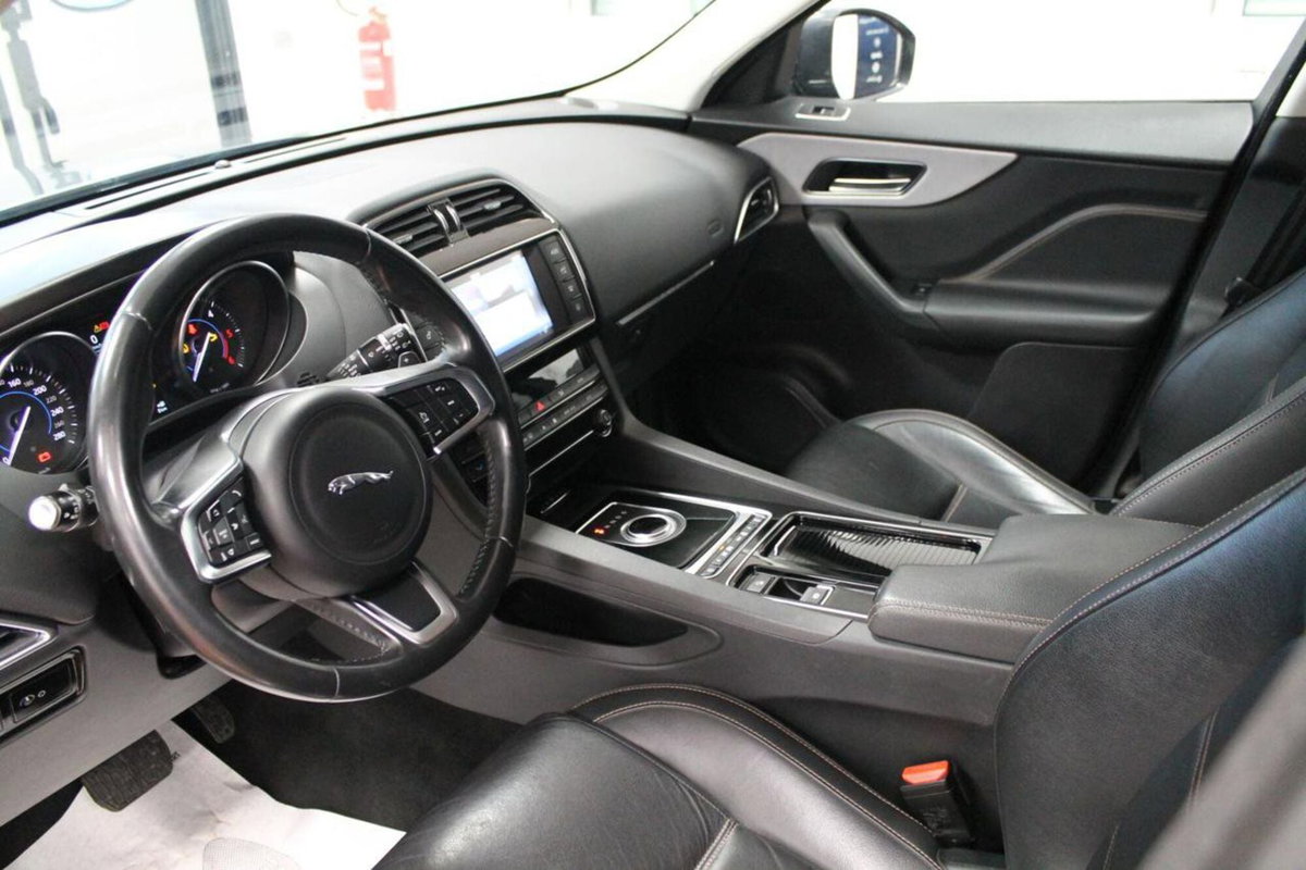 Jaguar F-Pace 2.0 D 180 CV AWD aut. Prestige (7)