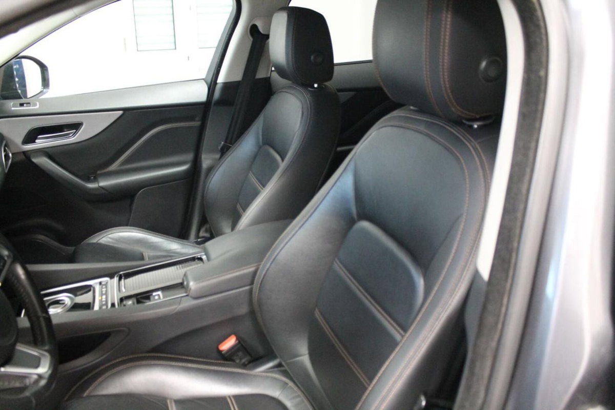 Jaguar F-Pace 2.0 D 180 CV AWD aut. Prestige (8)