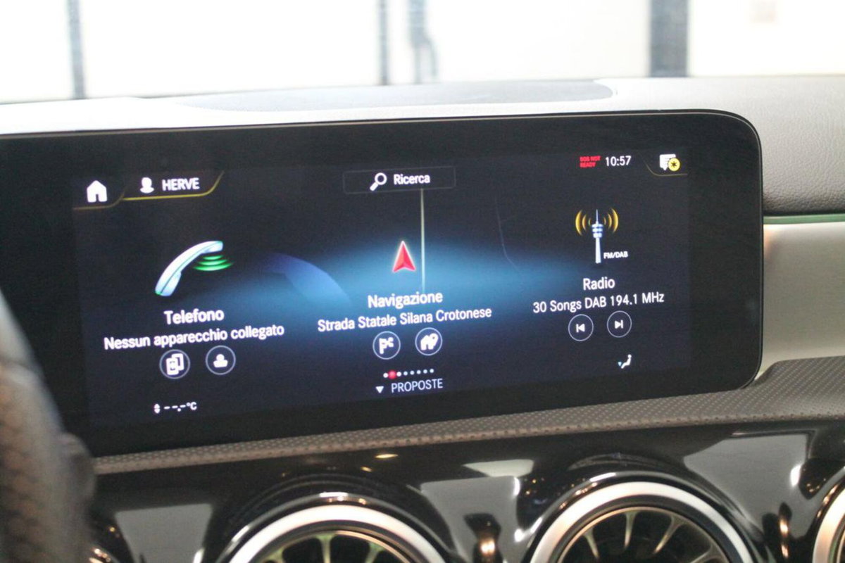 Mercedes-Benz Classe A 200 d Automatic Premium (18)