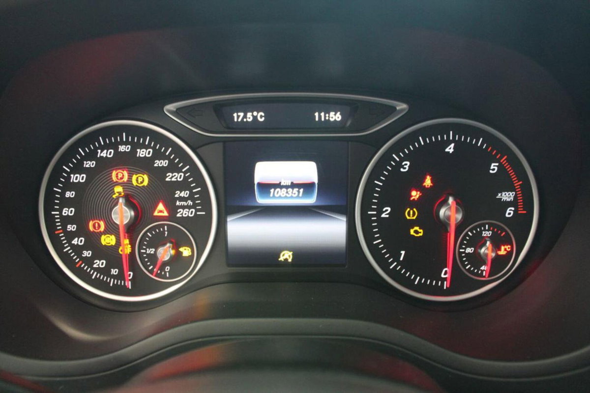 Mercedes-Benz Classe B 180 d Sport (10)