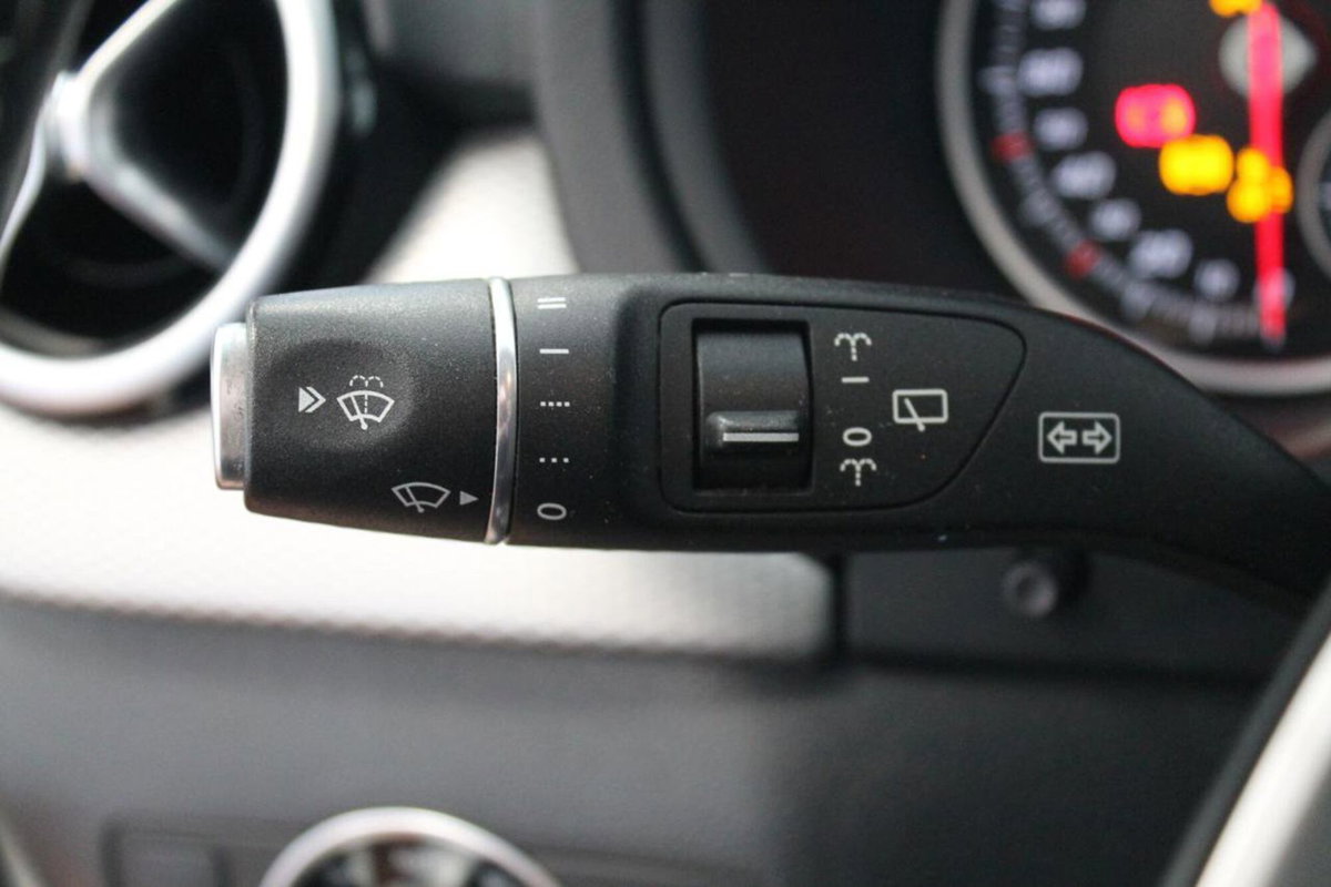 Mercedes-Benz Classe B 180 d Sport (13)